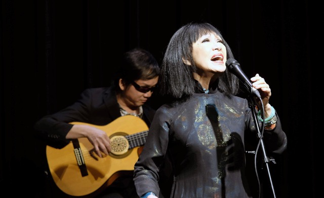 Danh ca Bạch Yến khỏe mạnh ở tuổi 82. Ảnh: NSCC.