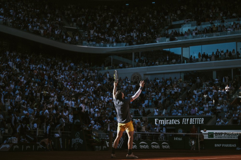 Khoảnh khắc chiến thắng của Alcaraz, tay vợt mới 21 tuổi đã có 3 Grand Slam. Ảnh: Roland Garros