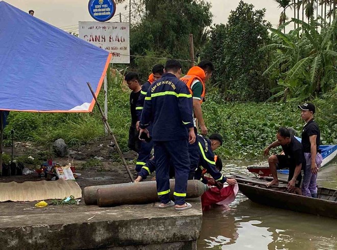 Tìm thấy thi thể bé trai đuối nước khi tắm sông ở Hải Phòng