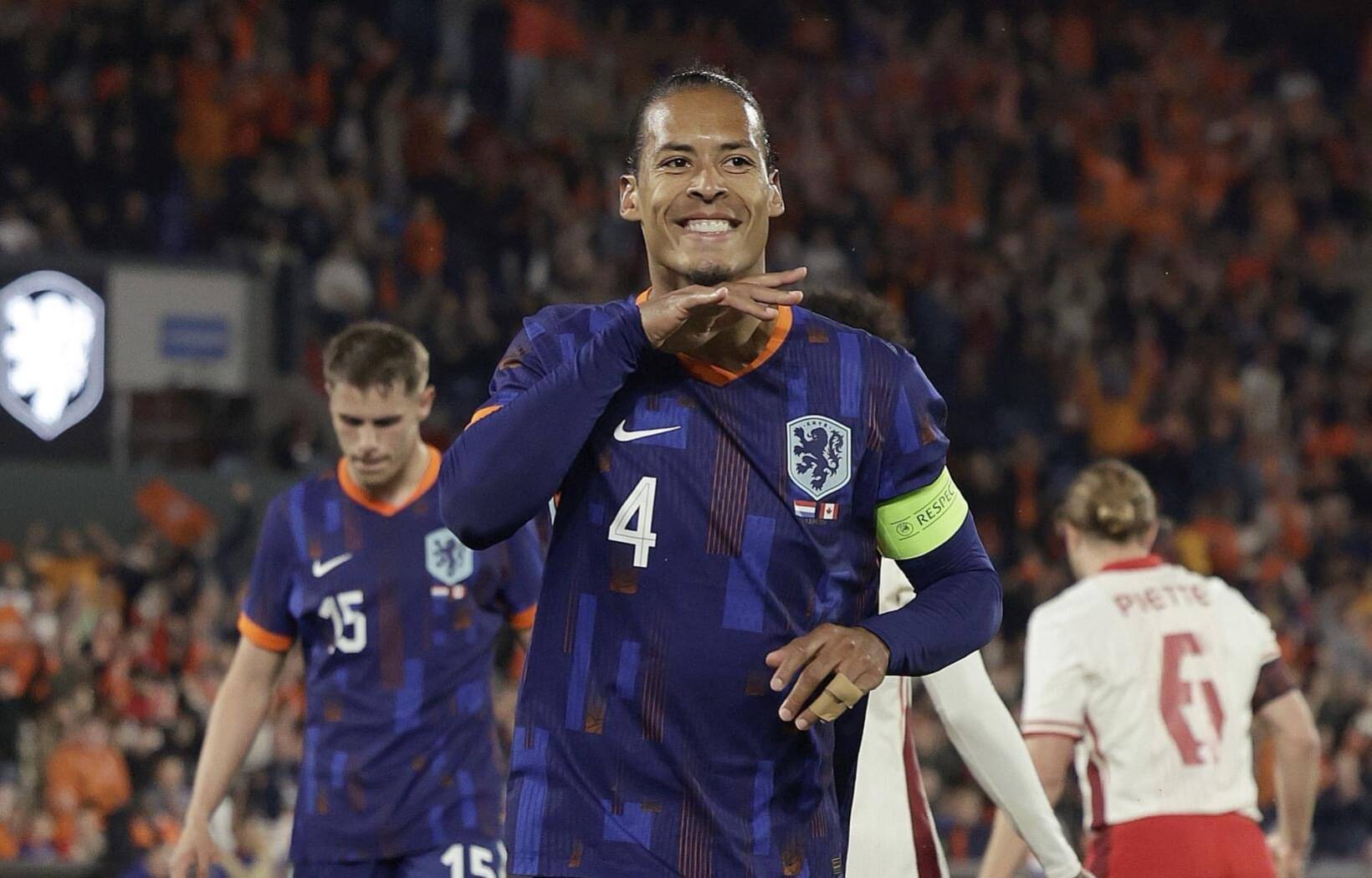 Mặc dù đã 32 tuổi nhưng World Cup 2022 là giải đấu lớn đầu tiên của cầu thủ người Hà Lan và anh đã cùng đội bóng của mình lọt vào tứ kết, nơi họ bị loại dưới tay nhà vô địch cuối cùng của Messi là Argentina. Với việc Pháp đang chờ đợi ở vòng bảng, hàng thủ Hà Lan có thể sẽ phải bận rộn và Van Djik sẽ phải đứng đầu trong trận đấu nếu Oranje muốn tiếp tục đi tiếp.  