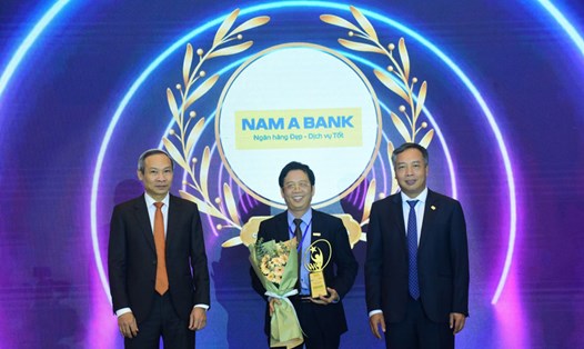 Nam A Bank được vinh danh ở hai hạng mục tại Diễn đàn cấp cao cố vấn tài chính Việt Nam. Ảnh: Vinh Nguyễn