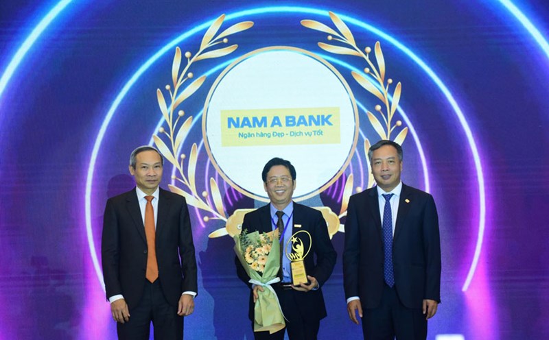 Nam A Bank được vinh danh ở hai hạng mục tại Diễn đàn cấp cao cố vấn tài chính Việt Nam. Ảnh: Vinh Nguyễn