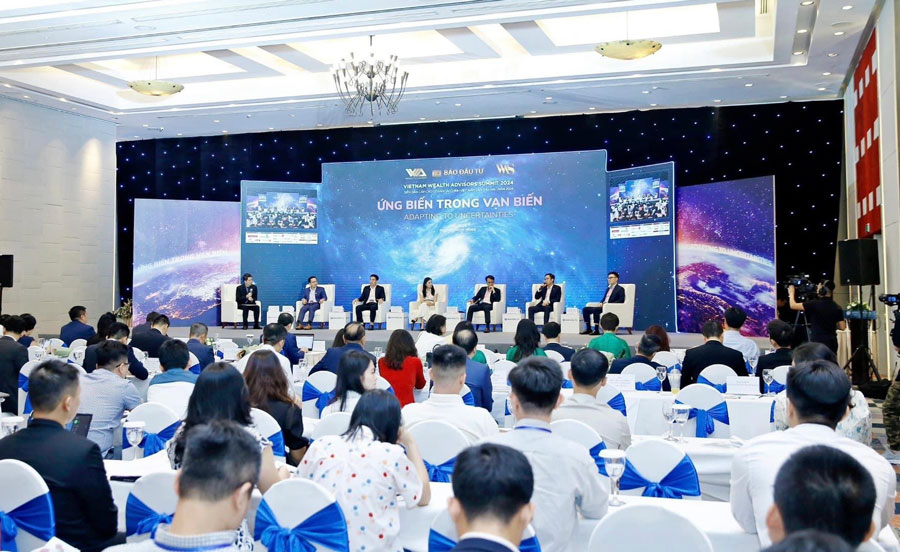 Diễn đàn cấp cao cố vấn tài chính Việt Nam lần thứ hai - năm 2024 thu hút đông khách tham dự. Ảnh: Vinh Nguyễn