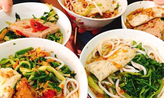 Mùa hè nhất định phải một lần thưởng thức món canh bún rau. Ảnh: Huyền My