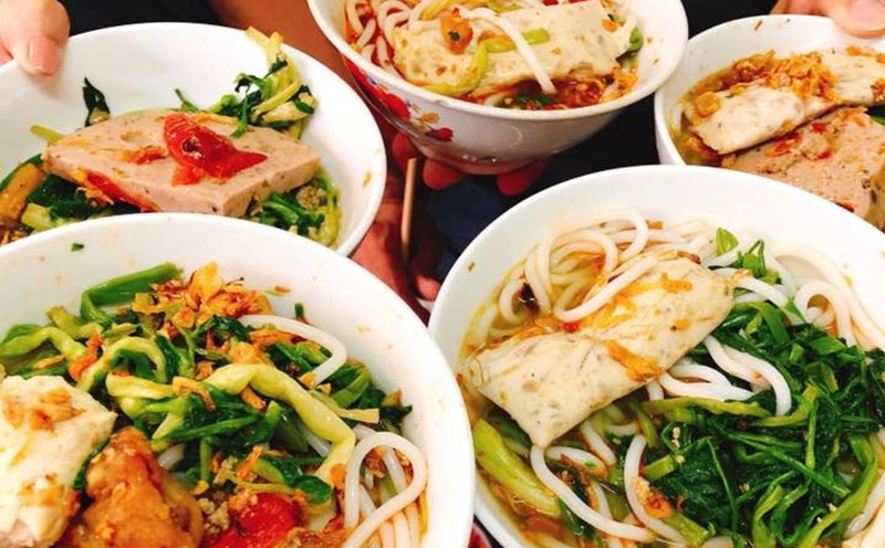 Mùa hè nhất định phải một lần thưởng thức món canh bún rau. Ảnh: Huyền My