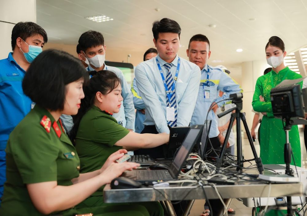 Bộ Công an đã thu nhận trên 75,16 triệu hồ sơ và kích hoạt trên 53,88 triệu tài khoản định danh điện tử. Ảnh: Hải Nguyễn