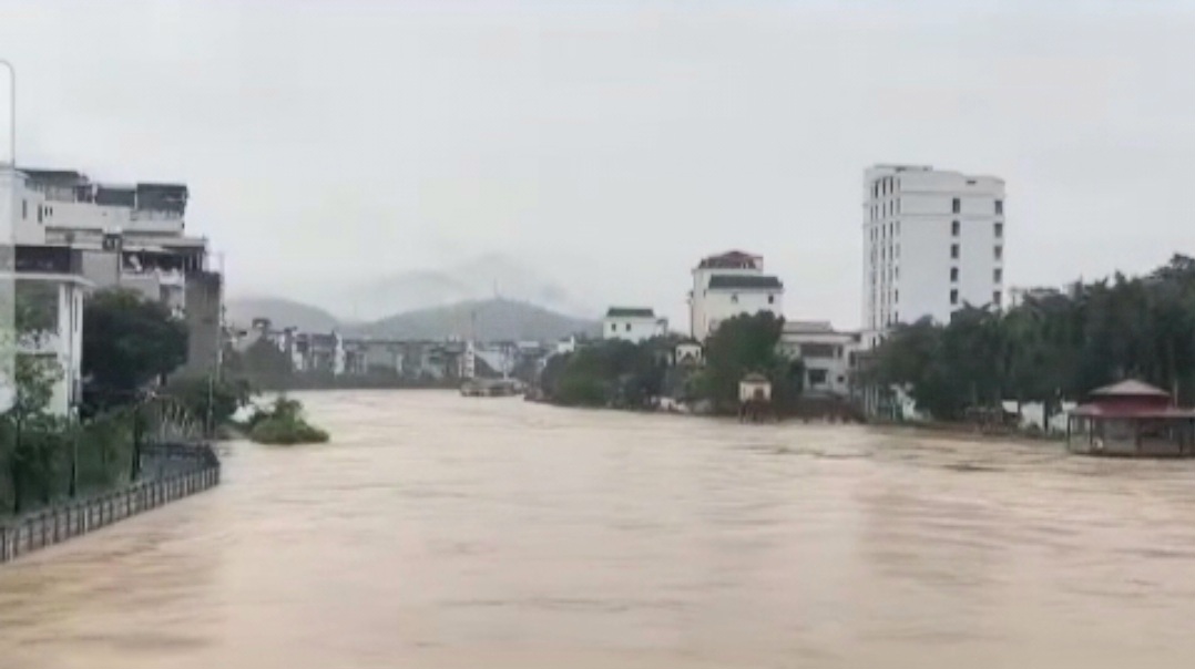 Nước sông Lô, đoạn qua TP Hà Giang dâng cao. Ảnh: Lam Thanh