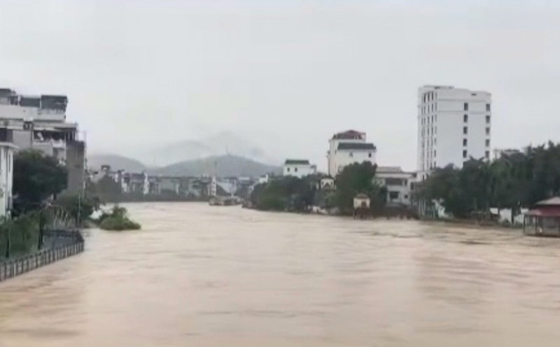 Nước sông Lô, đoạn qua TP Hà Giang dâng cao. Ảnh: Lam Thanh