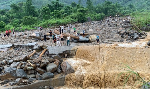 Mưa lớn khiến cầu, cống, ngầm tràn tại xã Phong Dụ Thượng (Văn Yên, Yên Bái) bị hỏng, giao thông bị gián đoạn. Ảnh: Người dân cung cấp
