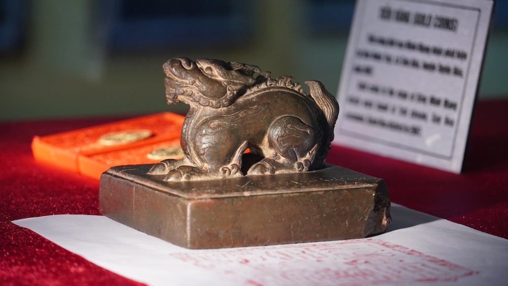 Ấn "Tuần phủ Đô tướng quân" hơn 500 tuổi đang được canh giữ nghiêm ngặt tại Bảng tàng Tổng hợp Quảng Bình. Ảnh: Công Sáng