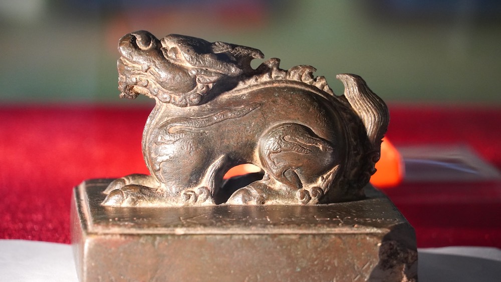 Ấn “Tuần phủ Đô tướng quân” chỉ được trưng bày trong những dịp đặc biệt tại địa phương. Ảnh: Công Sáng