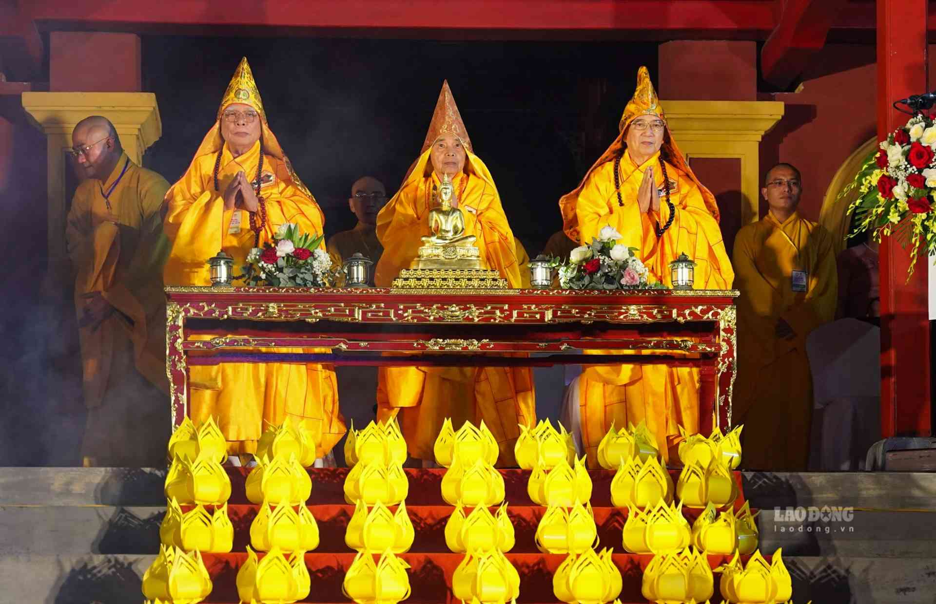  Lễ hội được tổ chức trang nghiêm, trọng thể với các hoạt động chính như: Chương trình văn nghệ đặc sắc, Khởi chinh cổ, Nhạc tam luân cửu chuyển và thực hiện nghi lễ cầu nguyện thành kính, trang trọng với cử 3 hồi chuông trống bát nhã. 