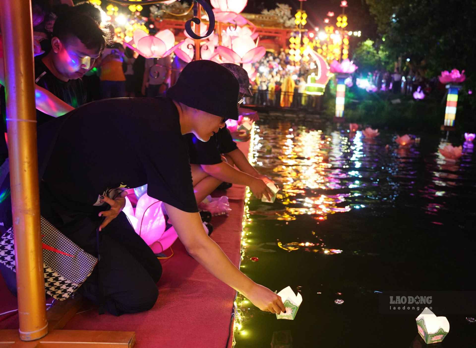 Đây cũng như tiếng gọi mời thân thiện chan chứa tình cảm của người dân Cố đô đến với mảnh đất giàu lòng hiếu khách.