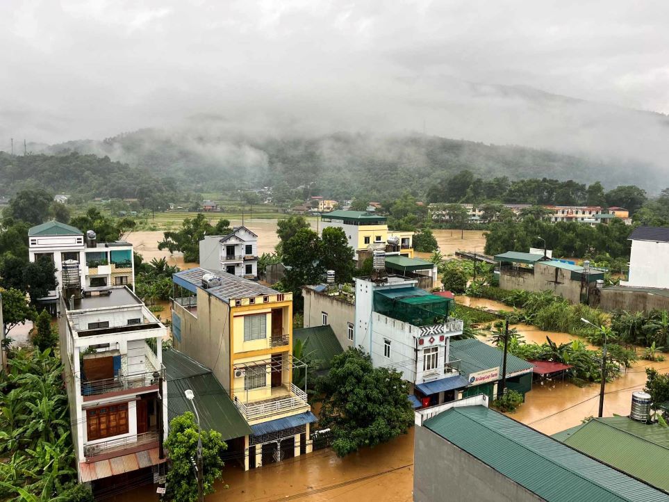 Thành phố Hà Giang hiện ngập trong biển nước. Ảnh: Tráng Hậu Phắng 