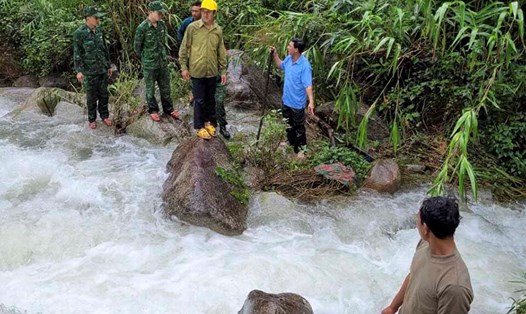Lượng lượng Biên phòng tỉnh Lai Châu phối hợp cùng chính quyền địa phương tìm kiếm nạn nhân mất tích tại huyện Mường Tè. Ảnh: Đức Duẩn