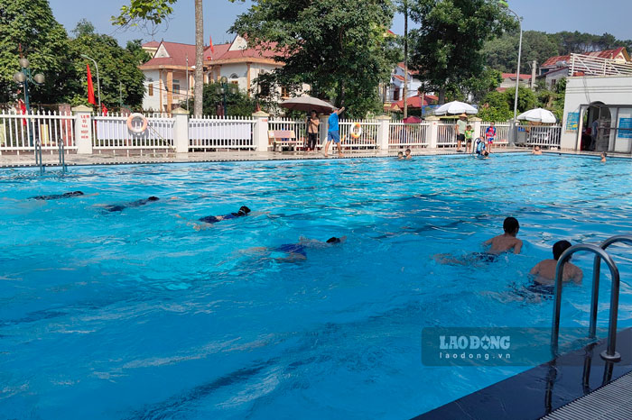 Trong hai ngày, từ 10 - 11.6, Sở Văn hóa – Thể thao và Du lịch tỉnh Yên Bái tổ chức tập huấn triển khai Chương trình bơi an toàn phòng, chống đuối nước năm 2024. Ảnh: Đinh Đại