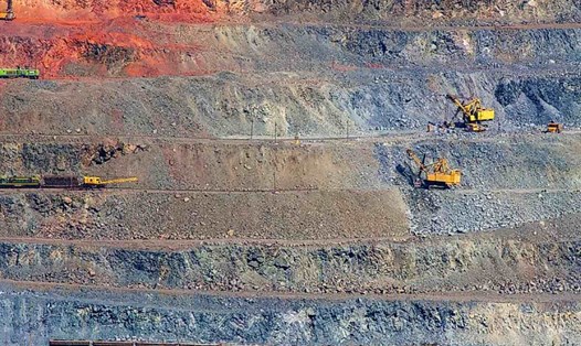 Một mỏ quặng sắt lộ thiên ở Ukraina. Ảnh: World Atlas
