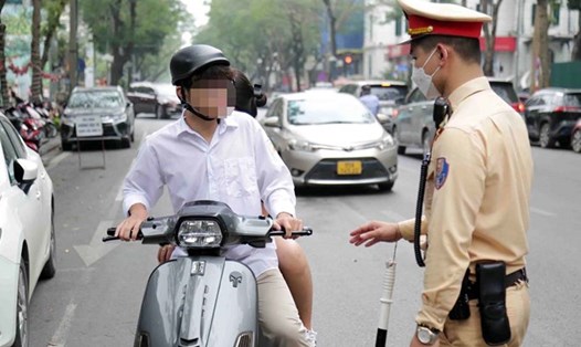 Tăng cường hệ thống camera phạt nguội để hạn chế cảnh sát giao thông làm việc trực tiếp với người vi phạm. Ảnh: Tiến Trạch