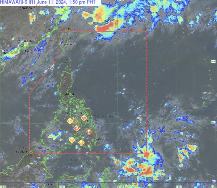 Dự báo áp thấp gần Biển Đông sẽ tan đi trong 24 giờ tới. Ảnh: PAGASA