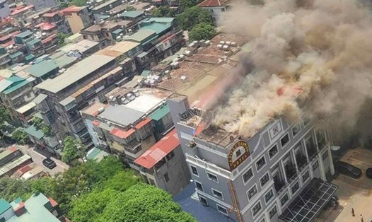 Vụ cháy trưa 11.6 tại khách sạn Capital Garden (phố Hoàng Ngọc Phách, Hà Nội). Ảnh: Người dân cung cấp