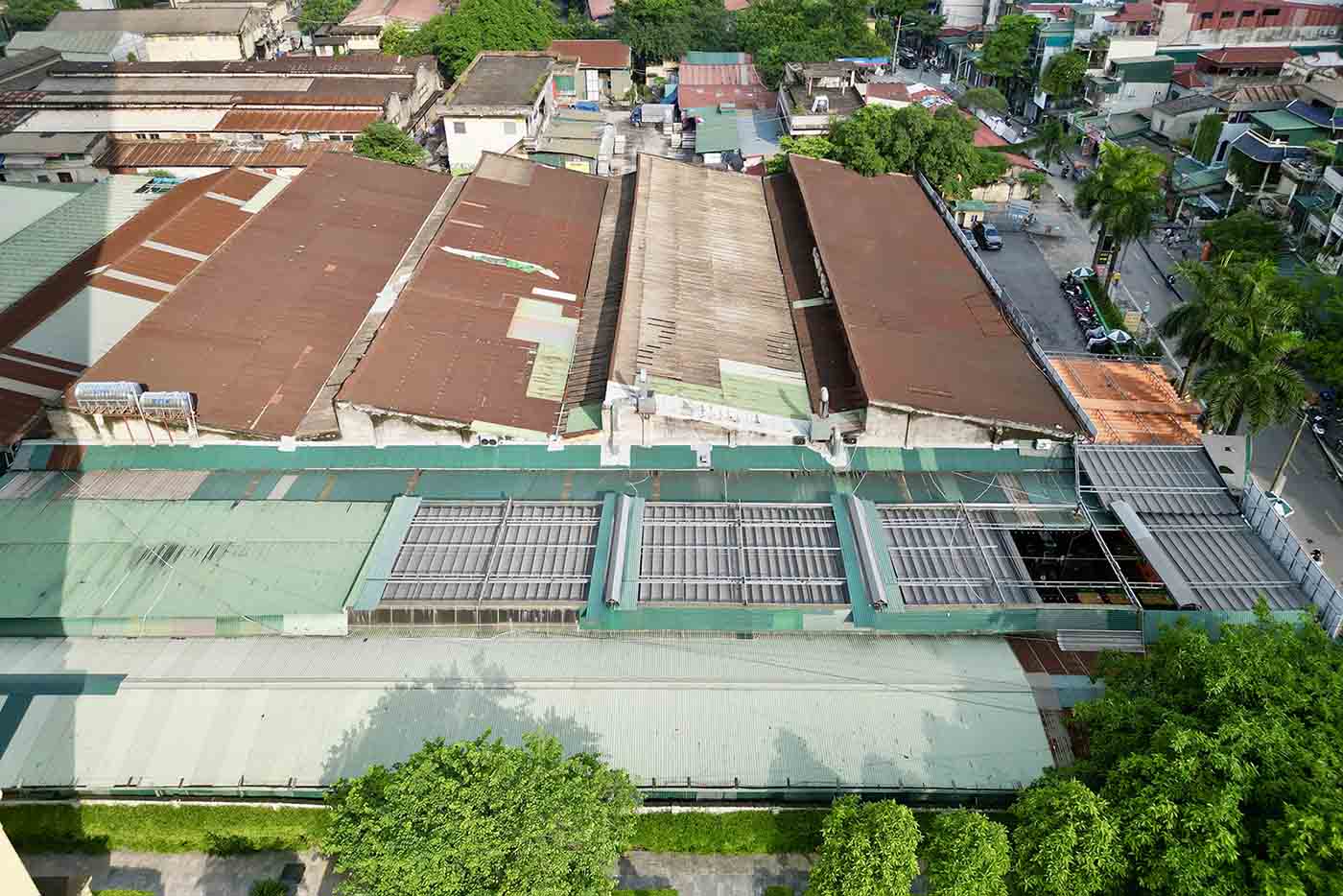 Đáng chú ý, trong quyết định này nêu rõ: “Cho Công ty TNHH MTV Dệt 19.5 thuê 8.725,8 m2 đất tại số 89 Lĩnh Nam, phường Mai Động, quận Hoàng Mai để sản xuất vải dệt thoi“. 