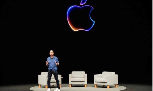 CEO Tim Cook phát biểu tại sự kiện công nghệ của Apple diễn ra vào rạng sáng 11.6. Ảnh: AFP