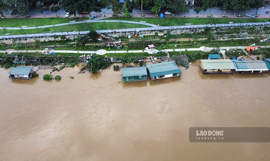 Mực nước sông Lô dưới hạ lưu lên cao khi loạt thủy điện Tuyên Quang cùng xả lũ.