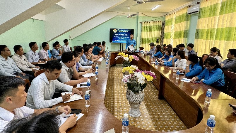 Đại diện các CĐCS trực thuộc CĐVC tỉnh Bình Thuận tham gia họp chuyên môn trước hội thao. Ảnh: Duy Tuấn 