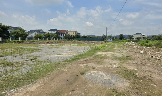 Gần 2ha đất để xây trường liên cấp ở Ninh Bình bị bỏ hoang nhiều năm gây lãng phí. Ảnh: Nguyễn Trường