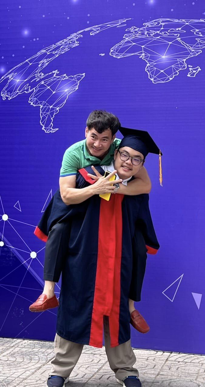 Con trai Xuân Bắc lớn phổng phao, nay đã tốt nghiệp cấp 2 và mới hoàn thành kỳ thi vào cấp 3. Ảnh: Facebook nhân vật