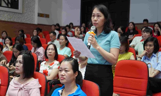 Đoàn viên, CNVCLĐ quận Hải An kiến nghị tại buổi đối thoại. Ảnh: Mai Dung