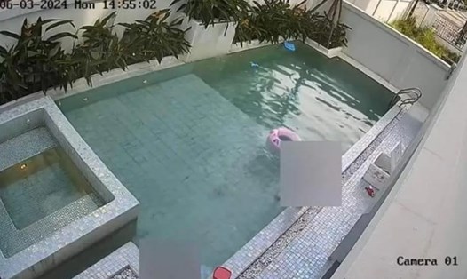 Bể bơi nơi 2 trẻ gặp nạn. Ảnh chụp lại từ video