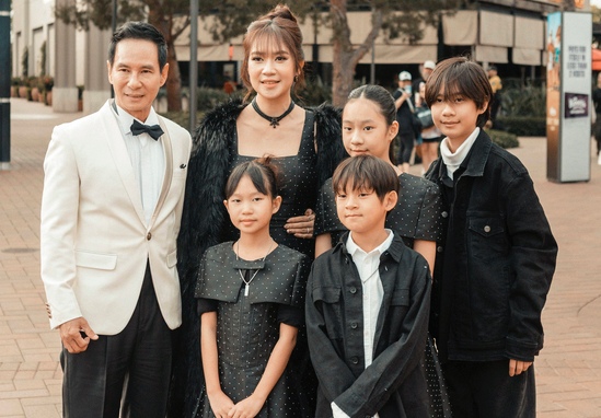 Lý Hải đưa vợ con sang Mỹ dự ra mắt Lật mặt 7. Ảnh: NSX.