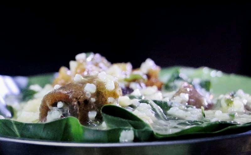 Độc lạ món môn nấu da trâu khô. Ảnh: Minh Nguyễn