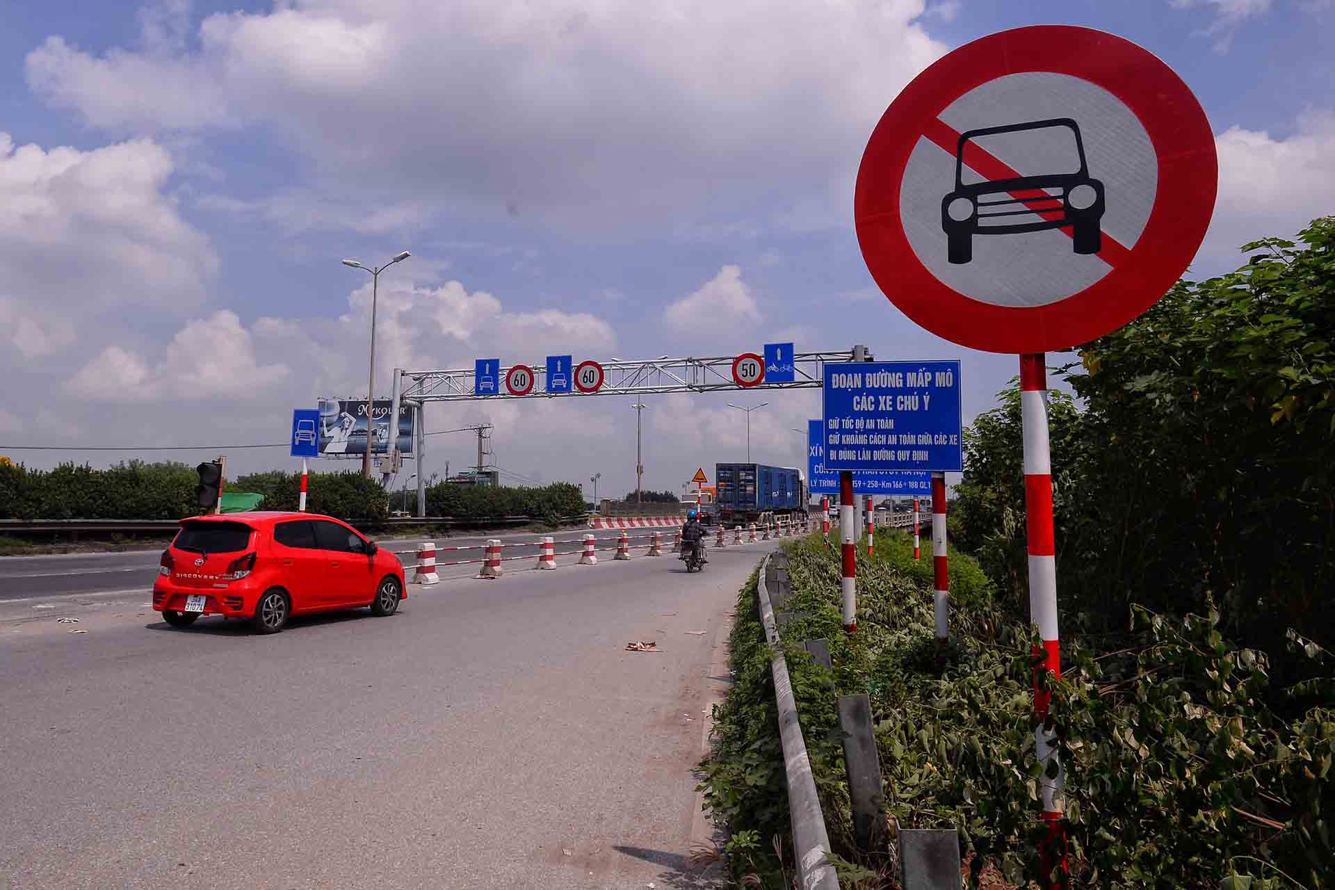 Cầu Thanh Trì nối quận Hoàng Mai với quận Long Biên và huyện Gia Lâm (Hà Nội). Ảnh: Hữu Chánh