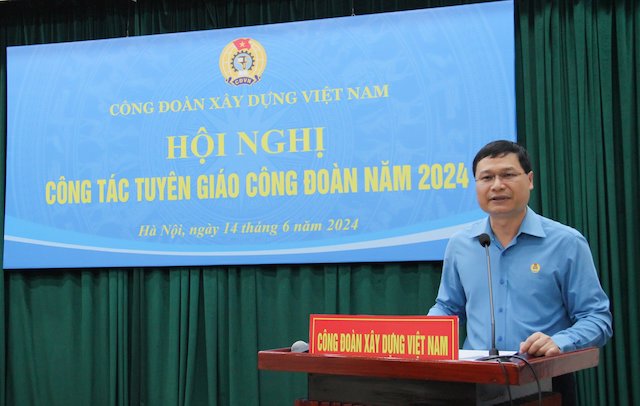 Chủ tịch Công đoàn Xây dựng Việt Nam Nguyễn Thanh Tùng phát biểu tại hội nghị. Ảnh: Mạnh Tùng 