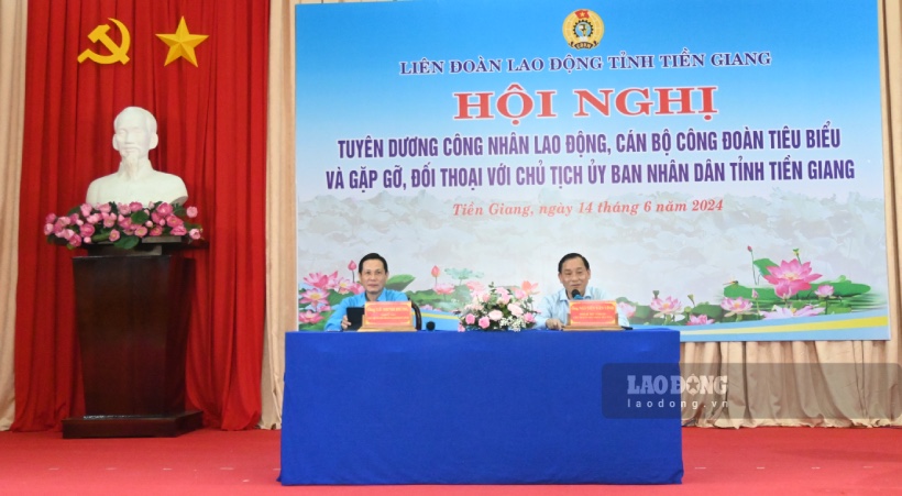 Chủ tịch UBND tỉnh Tiền Giang Nguyễn Văn Vĩnh gặp gỡ, đối thoại với công nhân lao động, cán bộ công đoàn. Ảnh: Thành Nhân