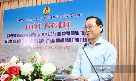 Chủ tịch UBND tỉnh Tiền Giang Nguyễn Văn Vĩnh - phát biểu tại hội nghị gặp gỡ, đối thoại với công nhân lao động, cán bộ công đoàn. Ảnh: Thành Nhân