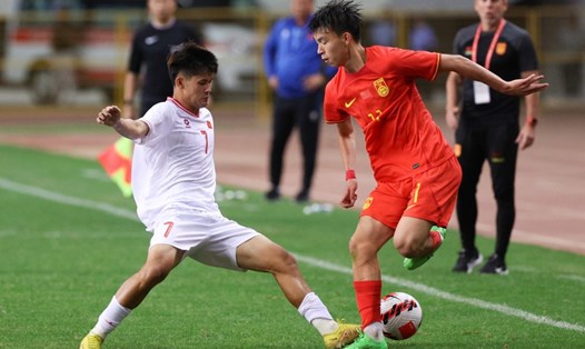 U19 Việt Nam (áo trắng) chuẩn bị bước vào tranh tài ở giải U19 Đông Nam Á 2024. Ảnh: VFF