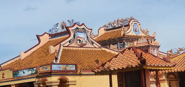 Nét đẹp điêu khắc trên mái đình Văn Sơn. Ảnh: Hải Bình