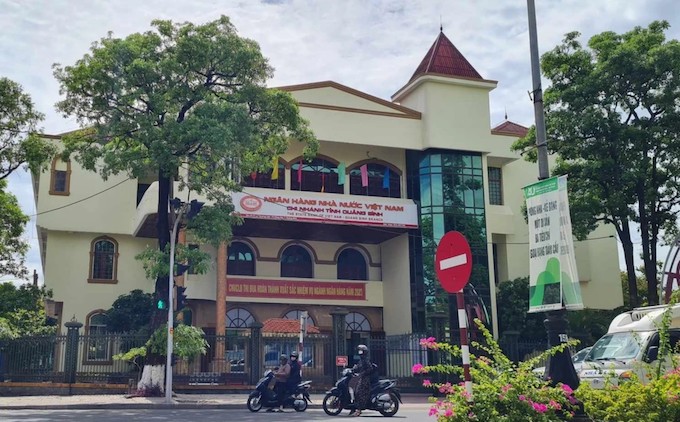 Ngân hàng Nhà nước Việt Nam Chi nhánh Quảng Bình đã giảm lãi suất cho vay nhằm tháo gỡ những khó khăn. Ảnh: Công Sáng