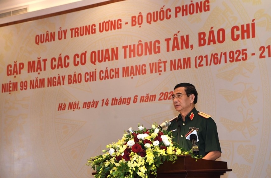 Đại tướng Phan Văn Giang - Ủy viên Bộ Chính trị, Phó Bí thư Quân ủy Trung ương, Bộ trưởng Bộ Quốc phòng - phát biểu tại buổi gặp mặt. Ảnh: T.Vương