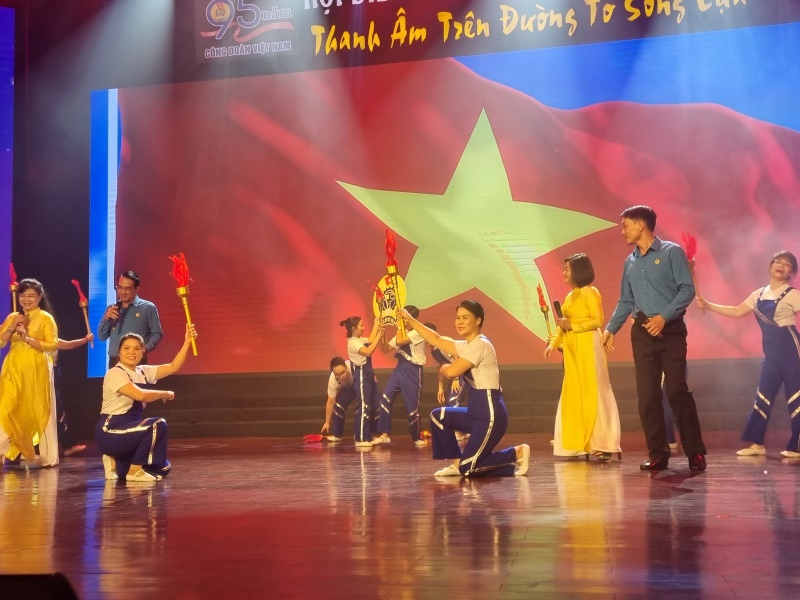 Một tiết mục văn nghệ tại hội diễn. Ảnh: Nam Dương