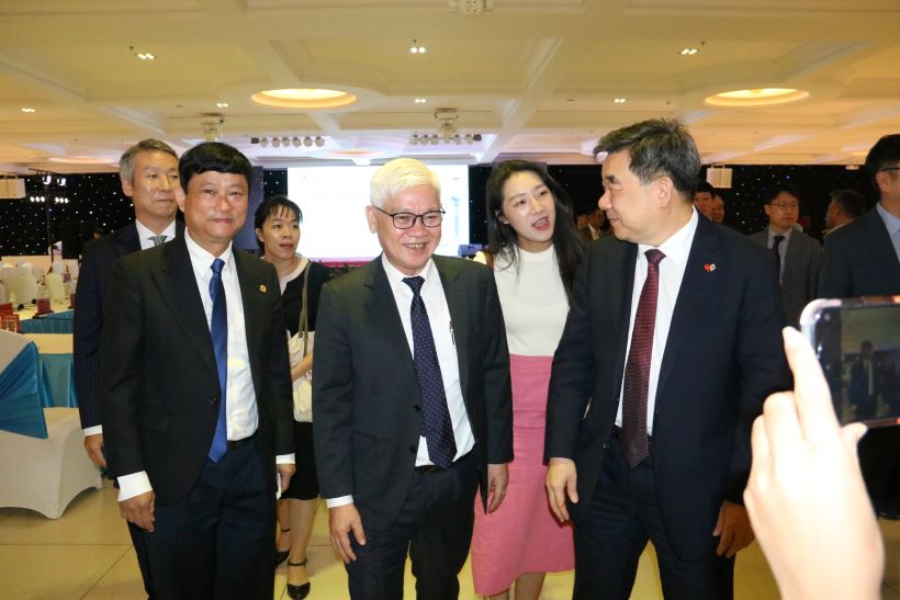 Lãnh đạo tỉnh Bình Dương tại hội nghị đối thoại với doanh nghiệp Hàn Quốc năm 2023. Ảnh: Đình Trọng