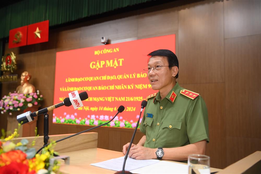Bộ trưởng Bộ Công an Lương Tam Quang phát biểu tại buổi gặp mặt.