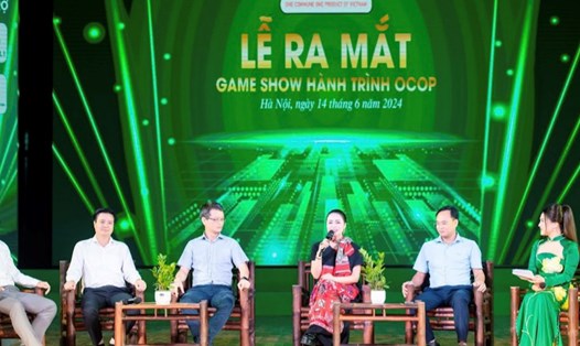 Các khách mời trong Lễ ra mắt chương trình "Hành trình OCOP" đưa nông sản Việt Nam đến tay người dùng. Ảnh: BTC cung cấp