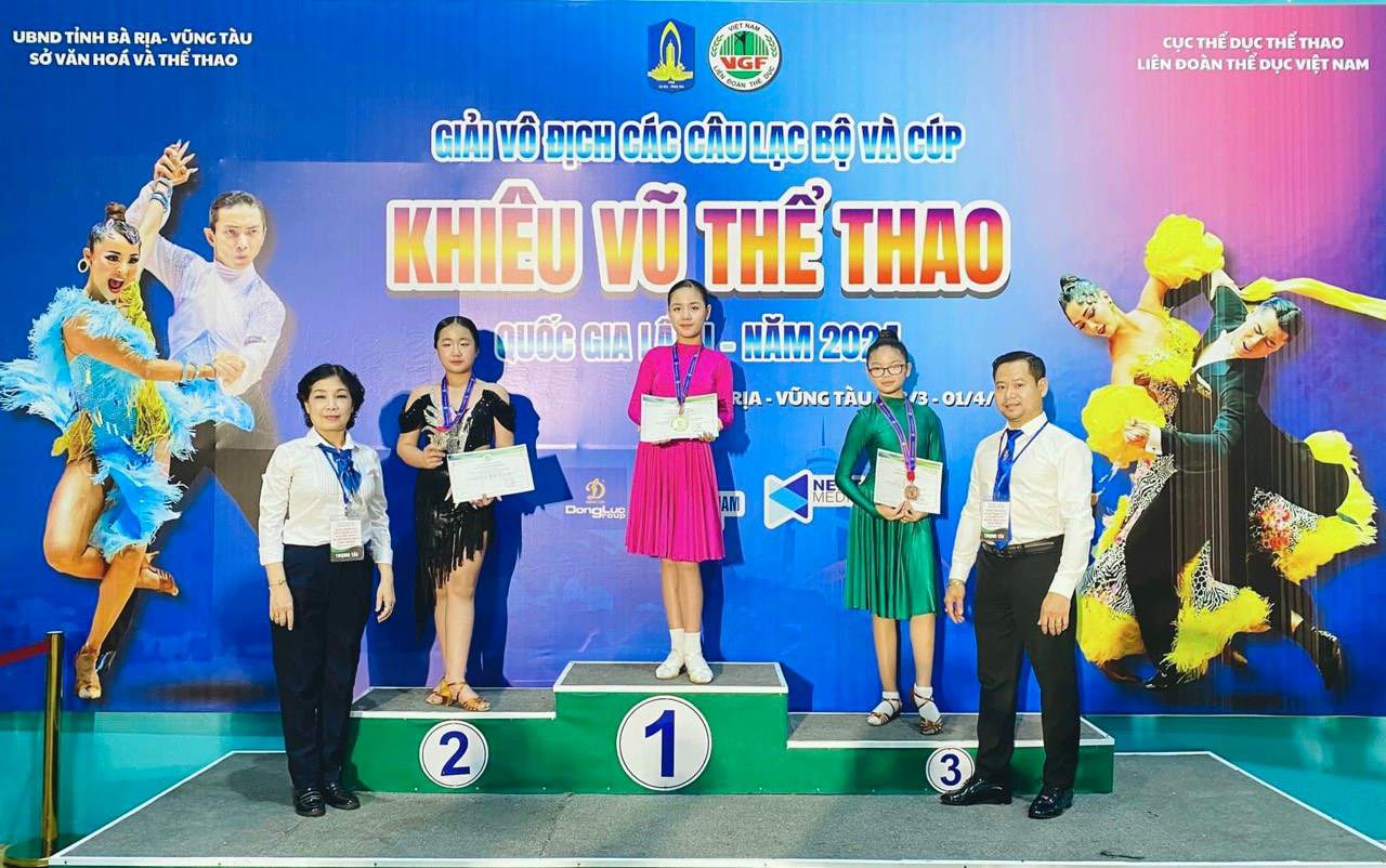 Phạm Thị Kim Ngân giành huy chương vàng tại “Giải vô địch các Câu lạc bộ và Cúp Khiêu vũ thể thao Quốc gia lần thứ 1 - năm 2024”. Ảnh: Nhân vật cung cấp