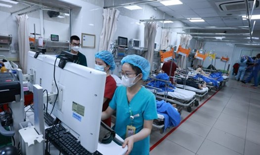 BHXH Việt Nam vừa đề nghị các cơ sở khám chữa bệnh tăng cường đảm bảo quyền lợi của người có thẻ BHYT khi đi khám bệnh, chữa bệnh. Ảnh: Hải Nguyễn
