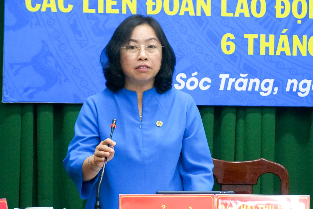 Bà Thái Thu Xương - Phó Chủ tịch thường trực Tổng LĐLĐ Việt Nam phát biểu tại Hội nghị. Ảnh: Phương Anh