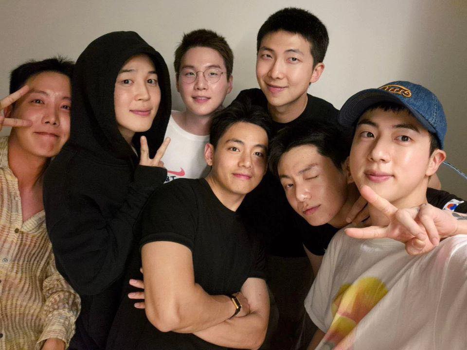 RM đăng ảnh lộ mặt của cả 7 thành viên BTS. Ảnh: Instagram